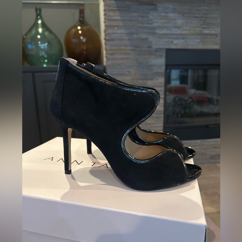 Ann Taylor Peep toe heel black NWT